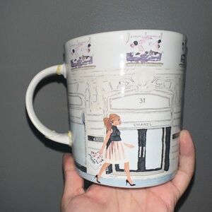 NWT w/defect Fashion art walking by store 20oz mug Glued Handle Do Not Microwave